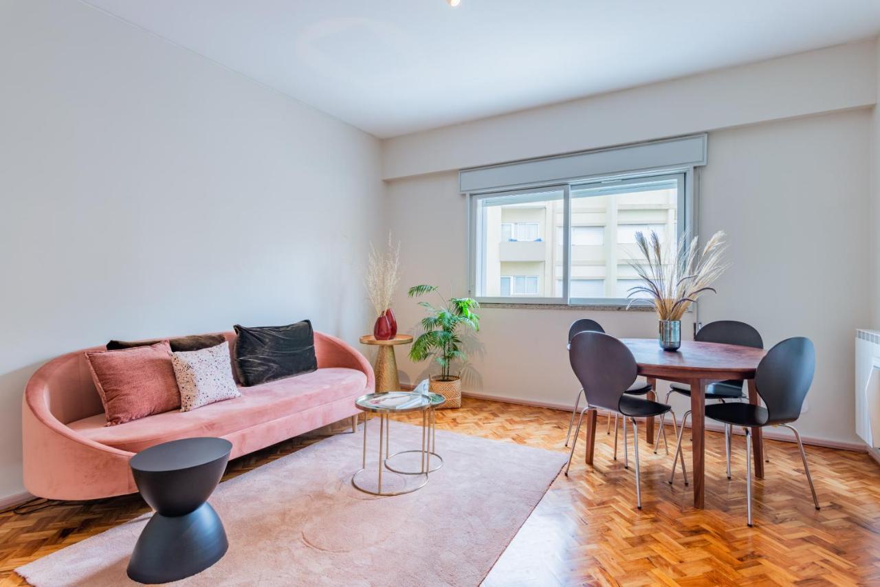 Amazing Duplex - Mid Century Experience & Parking Apartment Порто Екстериор снимка
